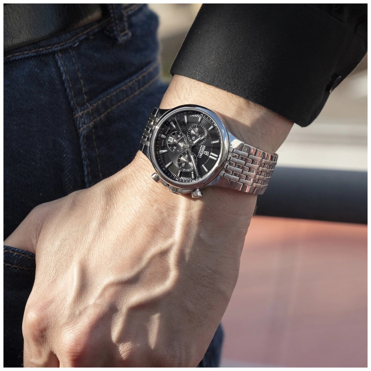 Herren-Chronographuhr am Handgelenk mit schwarzem Zifferblatt und Edelstahlarmband