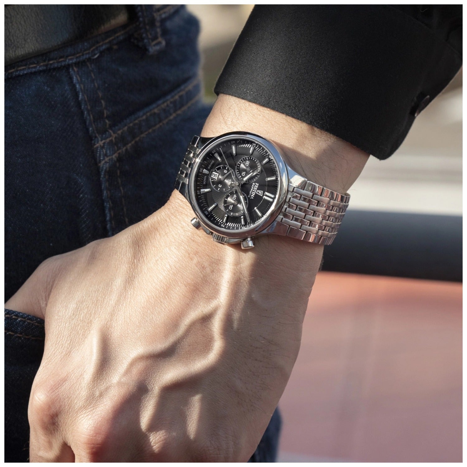 Herren-Chronographuhr am Handgelenk mit schwarzem Zifferblatt und Edelstahlarmband