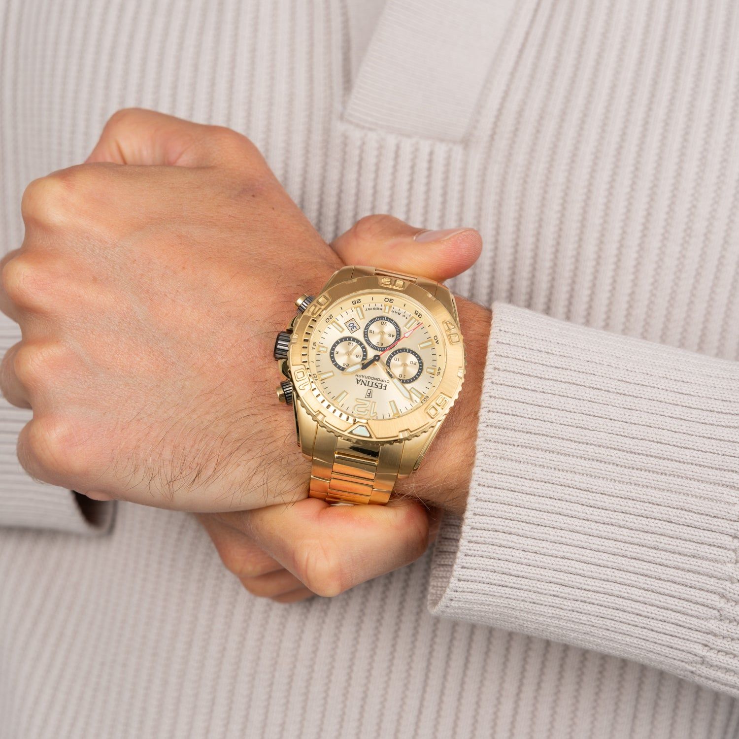 Festina Herren-Chronograph: goldfarbenes Edelstahlarmband, weißes Zifferblatt