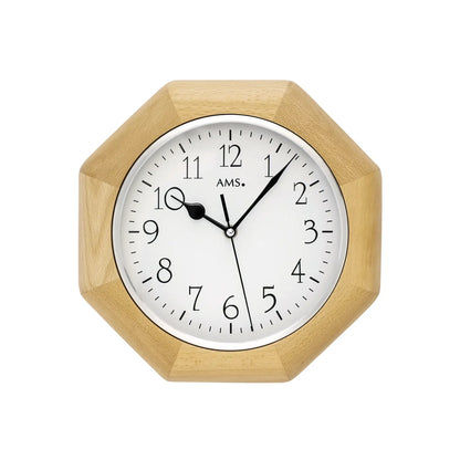 Funk-Wanduhr aus Buchenholz mit weißem Zifferblatt und schwarzen Zeigern