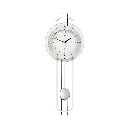 Wanduhr mit großem rundem Ziffernblatt, silbernen Stäben und Pendelgehäuse