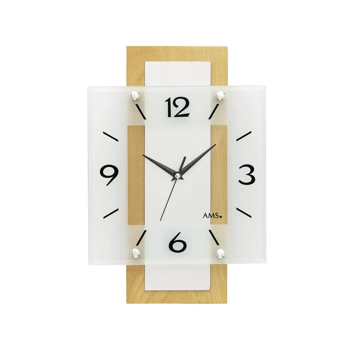 Wanduhr mit weißem Zifferblatt, Holzrahmen und facettiertem Mineralglas, schwarze Zeiger