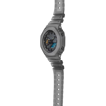 Casio G-SHOCK Herrenarmbanduhr in Grau, Armband mit Lochreihen und seitlichen Gehäuseelementen