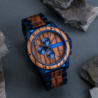 Holzkern Gareth Armbanduhr rund, blaues Edelstahlgehäuse, Holz-Zifferblatt mit drei Anzeigen