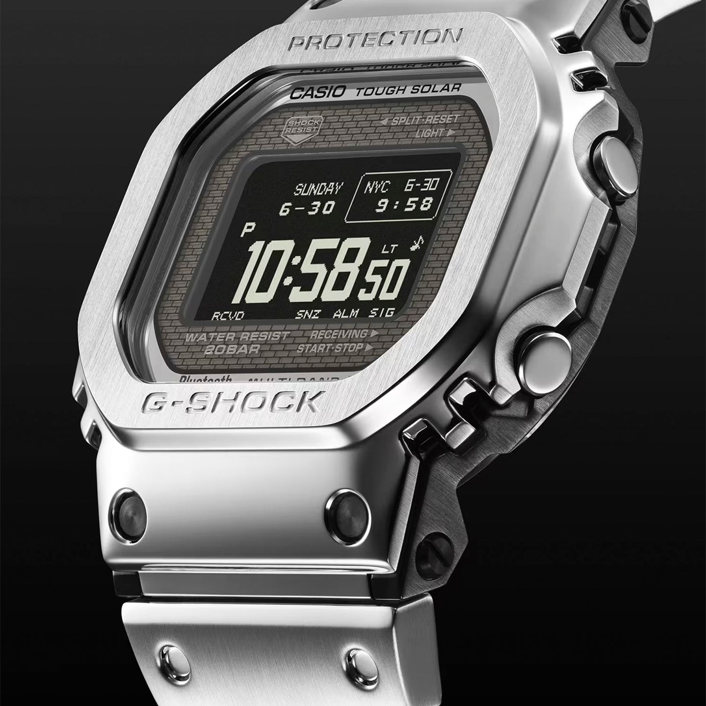 Casio G‑SHOCK Herrenuhr silbern mit großem Digitaldisplay und Schutz-Detail