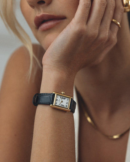 Mockberg Timeless Damenarmbanduhr: schwarzes Lederband, goldfarbenes Gehäuse, weißes Zifferblatt