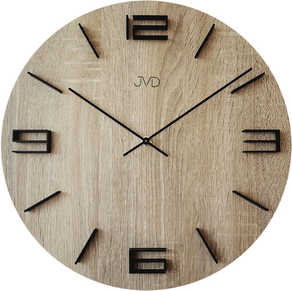 Holz-Wanduhr mit rundem Zifferblatt, schwarzen Zeigern und Strichmarkern