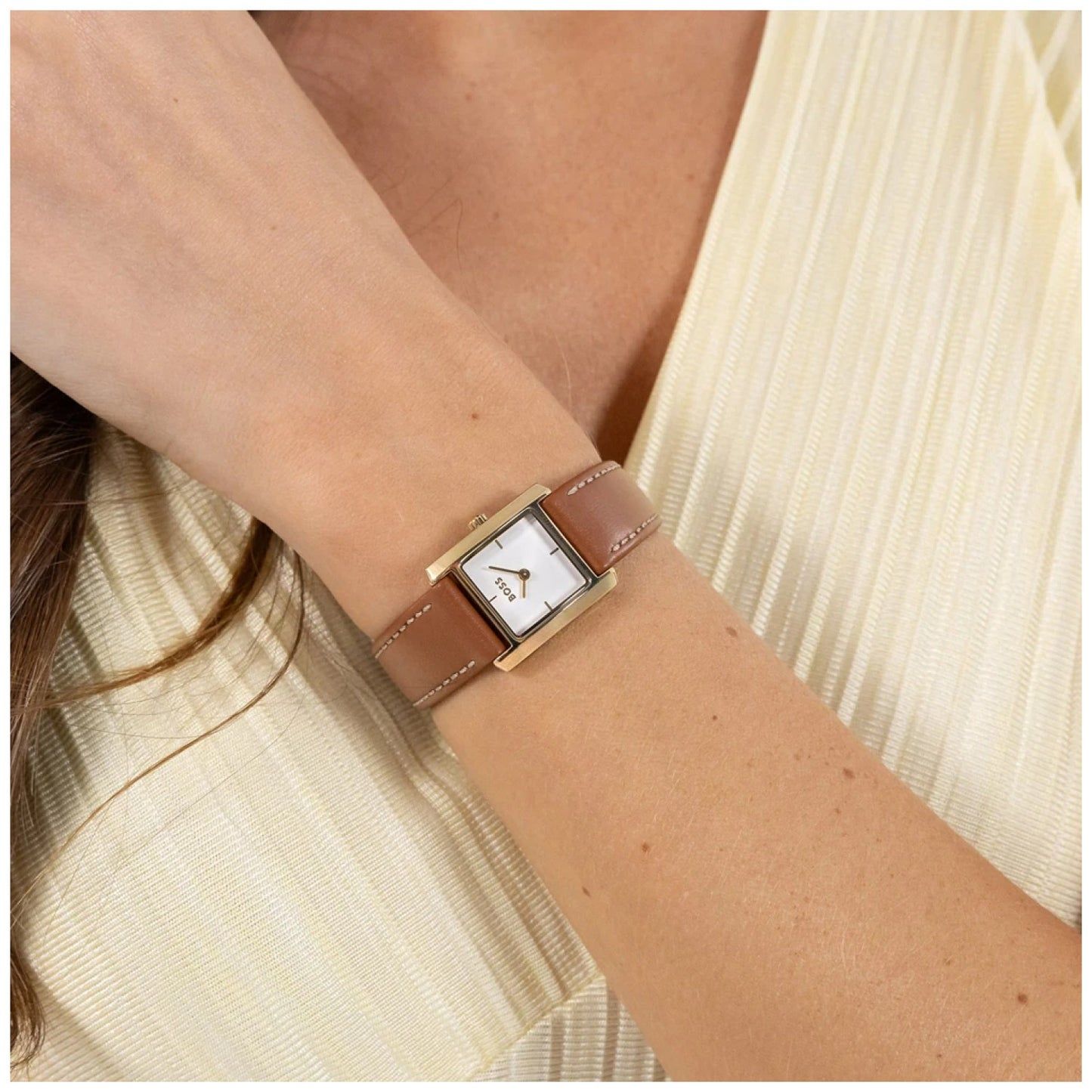 Damenarmbanduhr BOSS mit braunem Lederarmband, goldfarbenem Gehäuse und weißem Zifferblatt