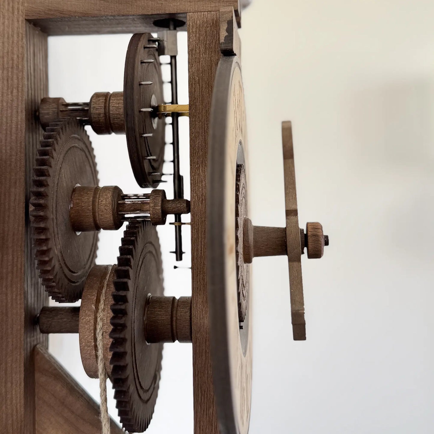 Rombach & Haas Anno 1640 A1640 Horloge Murale Bois (foncé) • Mouvement à Roues en Bois • Remontage par Poids avec Foliot