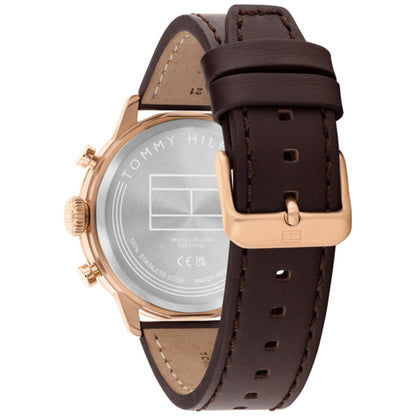 Tommy Hilfiger Armbanduhr Rückseite mit braunem Lederarmband und Metallgehäuse