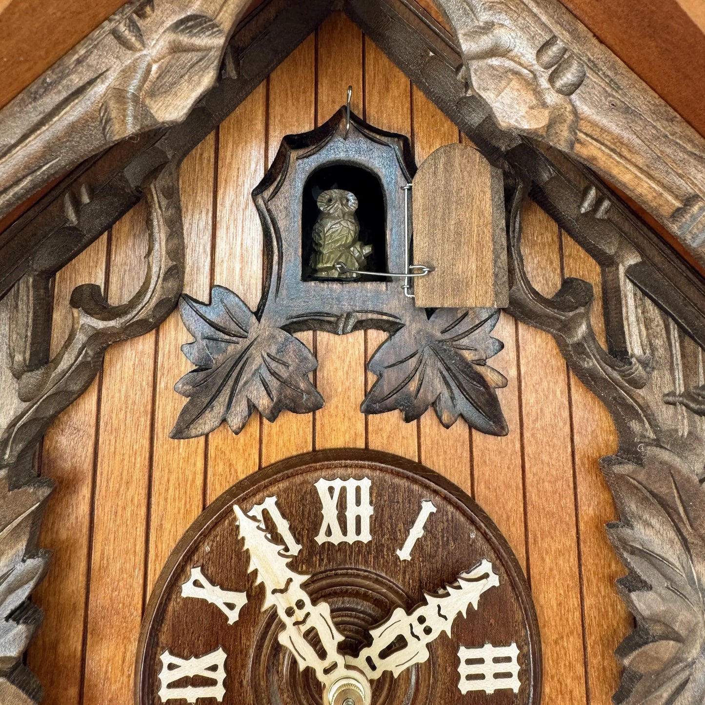 Rombach & Haas TRADITION 3460-N Horloge Murale Bois (foncé) • Mouvement Mécanique 8 Jours • Horloge Hibou Sculptée à la Main