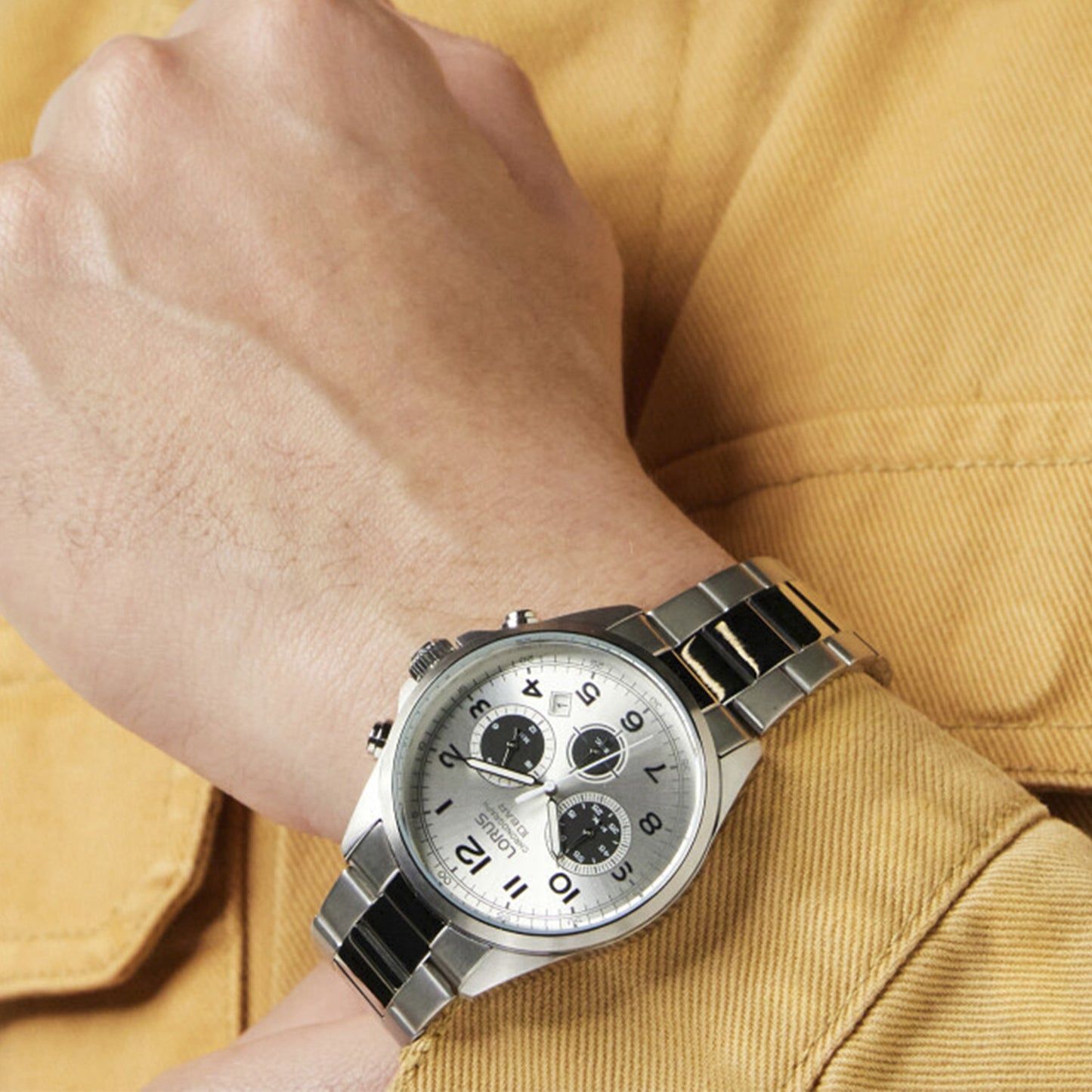 Lorus Herren-Chronograph-Armbanduhr mit Metallband, schwarzer Lünette und weißem Zifferblatt