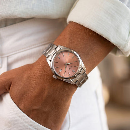 Seiko Damenuhr mit rosafarbenem Zifferblatt und Metallarmband, runde Gehäuseform
