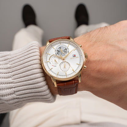 Tommy Hilfiger Quarzuhr mit braunem Lederarmband und weißem Zifferblatt