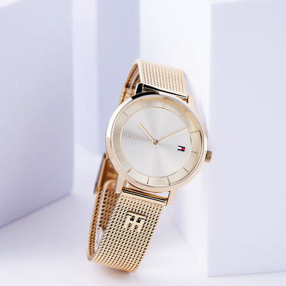 Damenarmbanduhr mit rundem Zifferblatt und goldfarbenem Mesharmband, klassisches Design