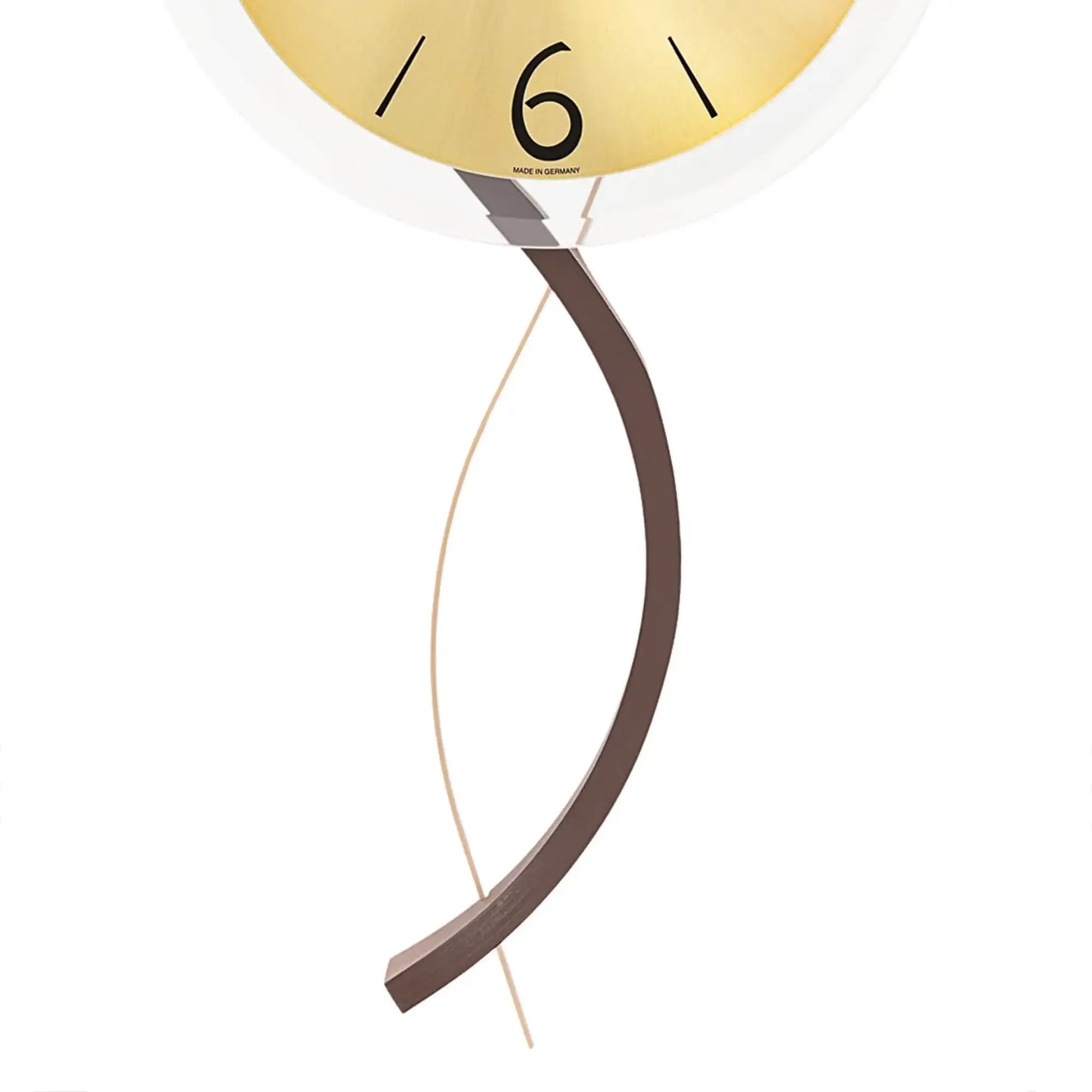 Horloge murale avec cadran rond doré, aiguilles noires et boîtier sombre bombé