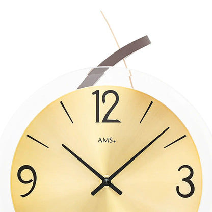 Horloge murale : cadran doré avec chiffres noirs, aiguilles et logo AMS