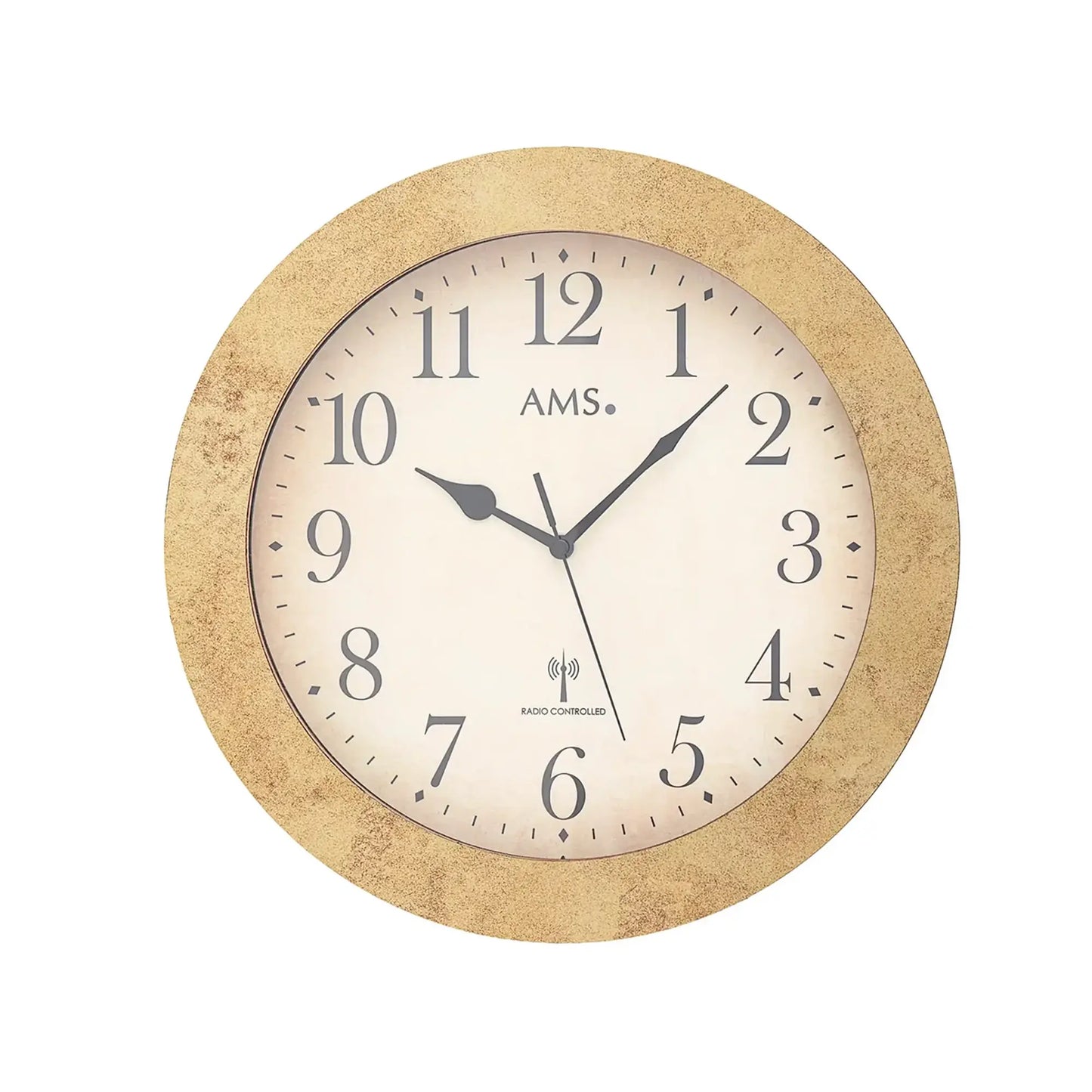 Horloge murale ronde avec cadre aspect bois beige, cadran blanc, chiffres romains et AMS