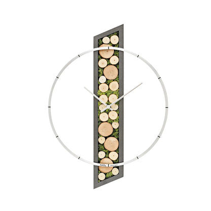 Horloge murale avec mur de mousse et rondins de bois dans un cadre, anneau en aluminium blanc, aiguilles