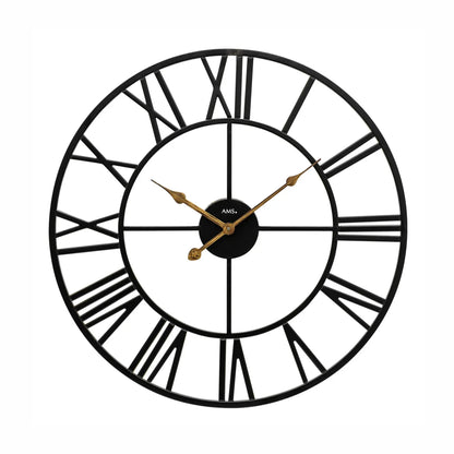 Metall-Wanduhr mit schwarzem Rahmen, weißem Zifferblatt und goldenen Zeigern