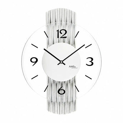 Wanduhr: rundes weißes Ziffernblatt, schwarze Zeiger und silberner gerippter Rahmen