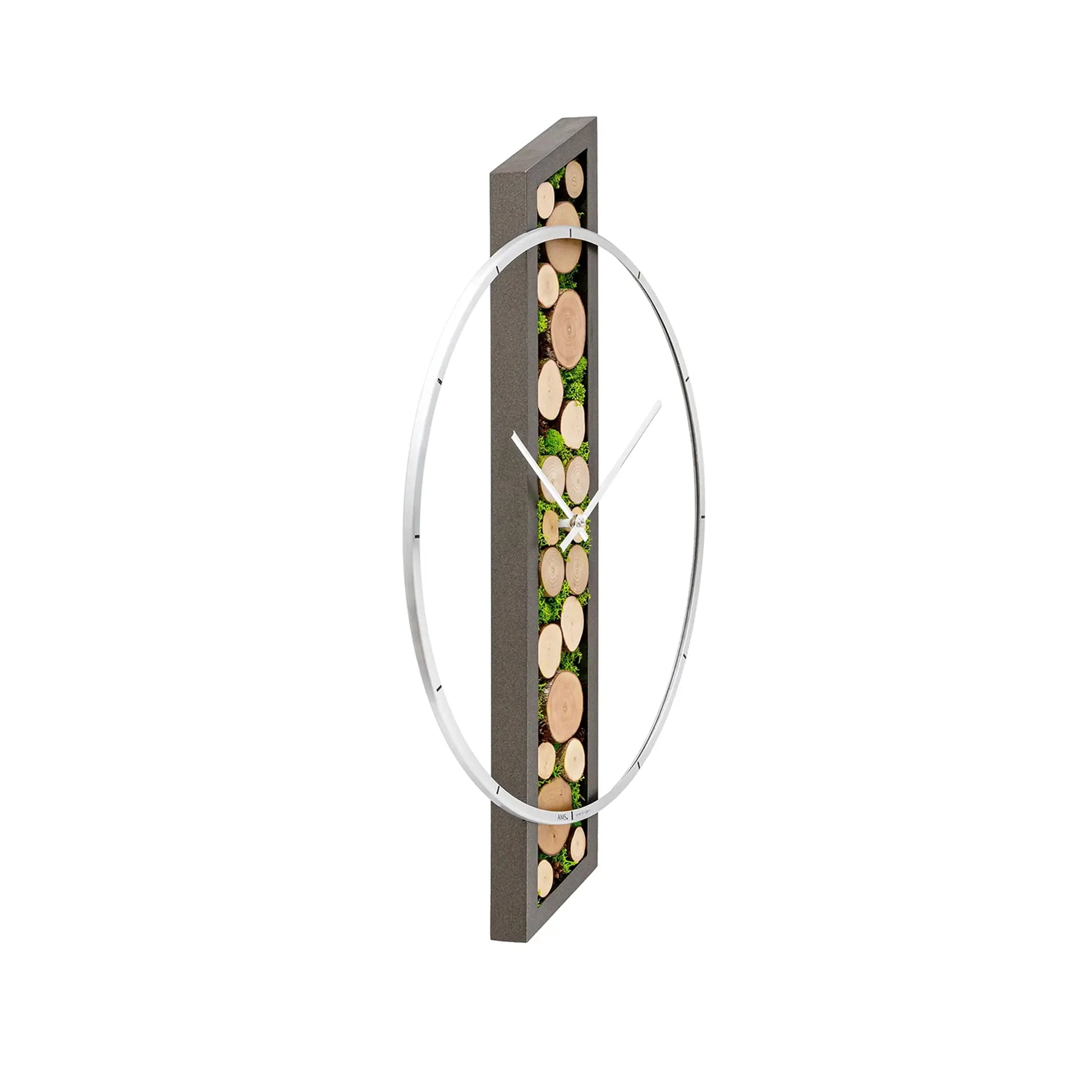 Horloge murale en vue latérale avec mousse et rondins de bois, anneau en aluminium blanc