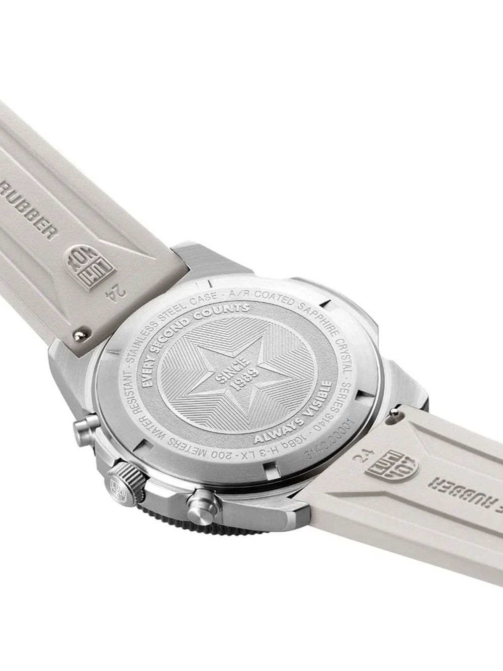 Luminox Uhrenrückseite mit Gravur und beigem Gummiarmband, rundes Gehäuse