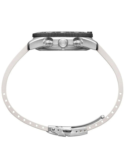 Luminox Taucherchronograph mit weißem Gehäuse, geriffelter Lünette und Gummiarmband