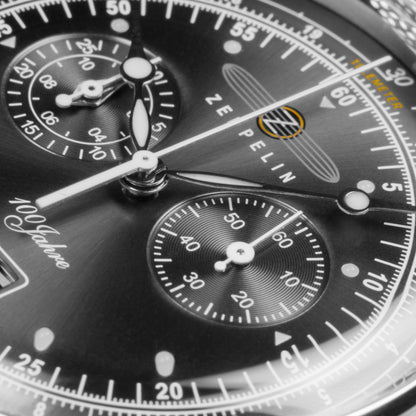 Zeppelin Herrenarmbanduhr mit schwarzem Chronographenzifferblatt und Hilfszifferblättern