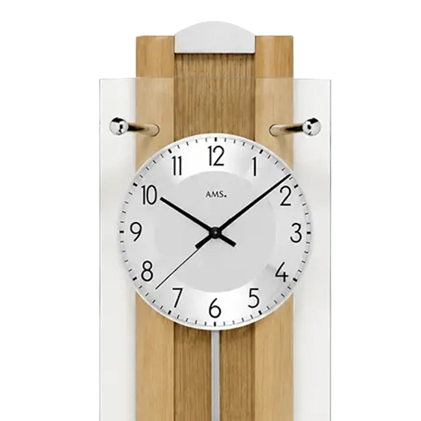 AMS Wanduhr aus Buche: Nahansicht des weißen Zifferblatts mit schwarzen Zeigern und Stundenring