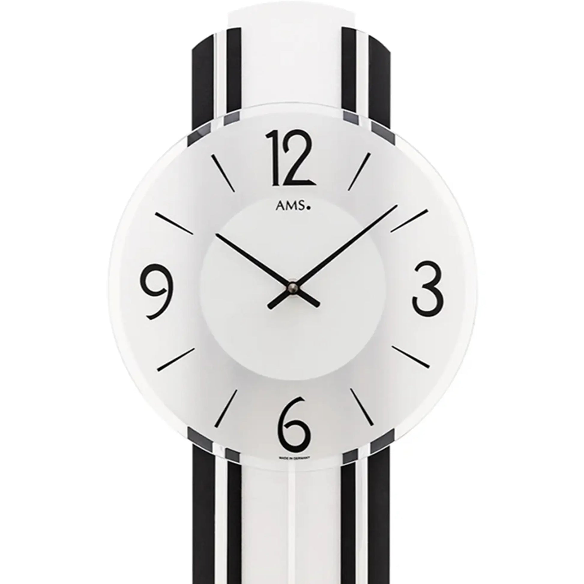 Wanduhr-Zifferblatt mit AMS-Logo, Zeigern und Ziffern auf weißer Rundscheibe