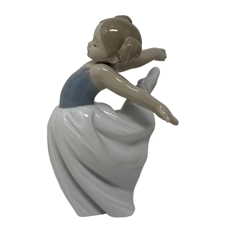 Lladro Nao by Lladro Porcelain About To Go On Stage Figurine