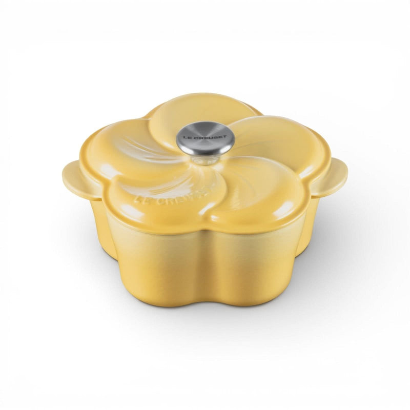 Le Creuset Le Creuset Cast Iron 2.25QT (2L) Petal Camomille Cocotte