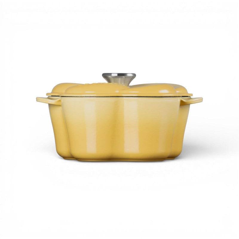 Le Creuset Le Creuset Cast Iron 2.25QT (2L) Petal Camomille Cocotte