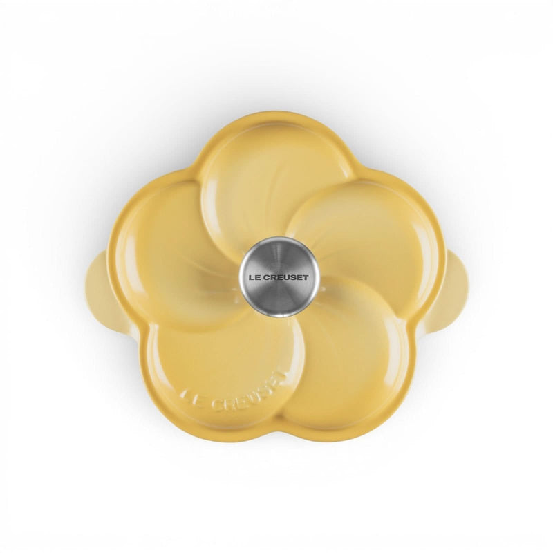 Le Creuset Le Creuset Cast Iron 2.25QT (2L) Petal Camomille Cocotte