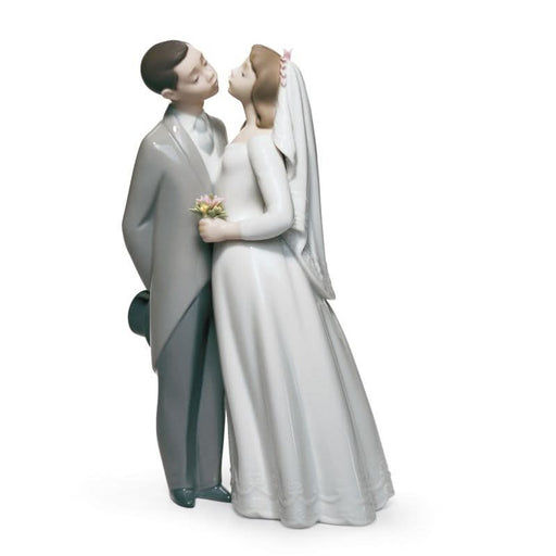 Lladro Lladro A Kiss to Remember Couple Figurine   