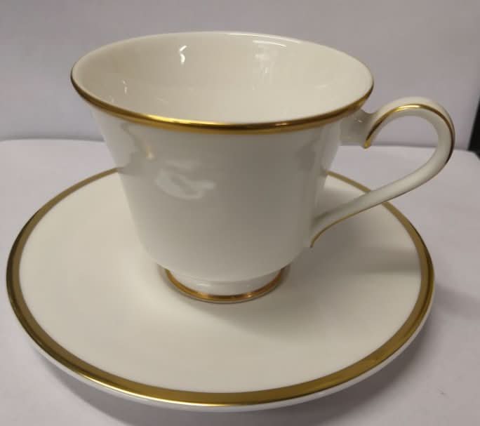 Royal Doulton Royal Doulton Alice Tea Cup & Saucer Set   