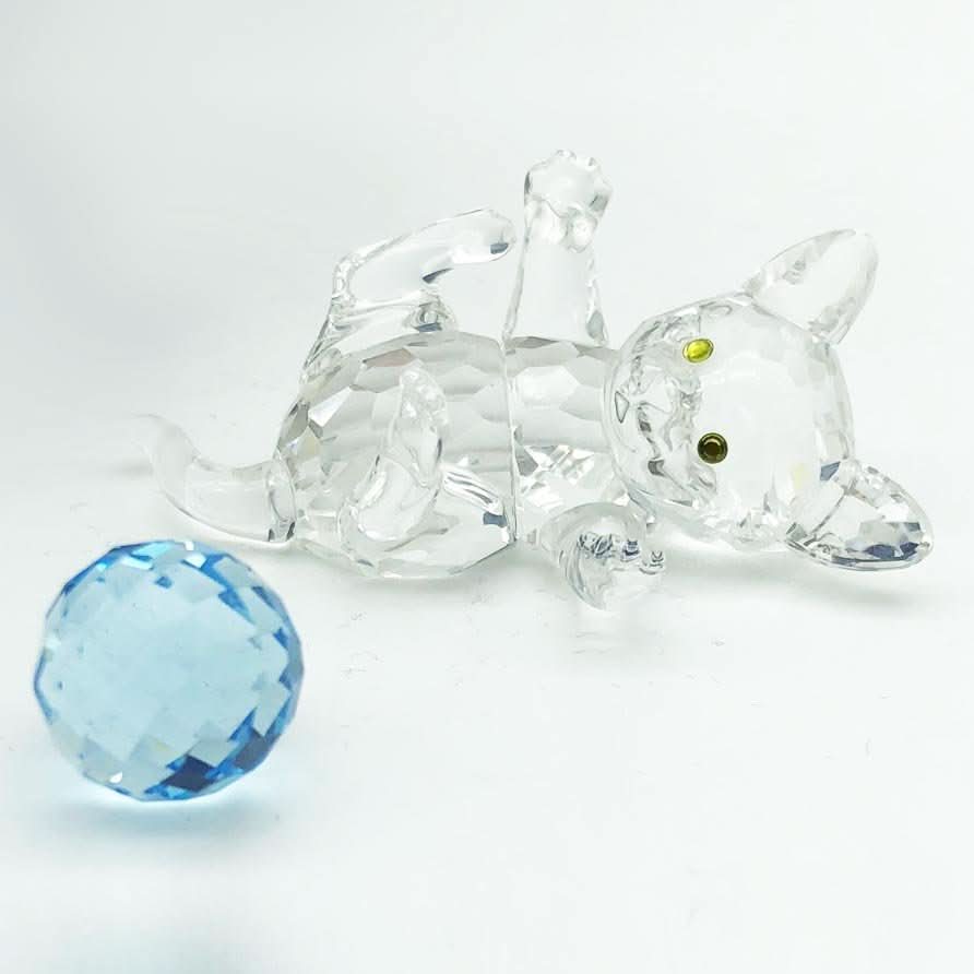 SWAROVSKI KITTEN LYING with blue ball of wool - Kitchen Smart