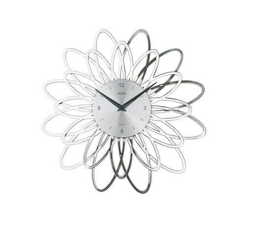 AMS väggklocka med blommig metallblad-look och vit urtavla, svarta visare