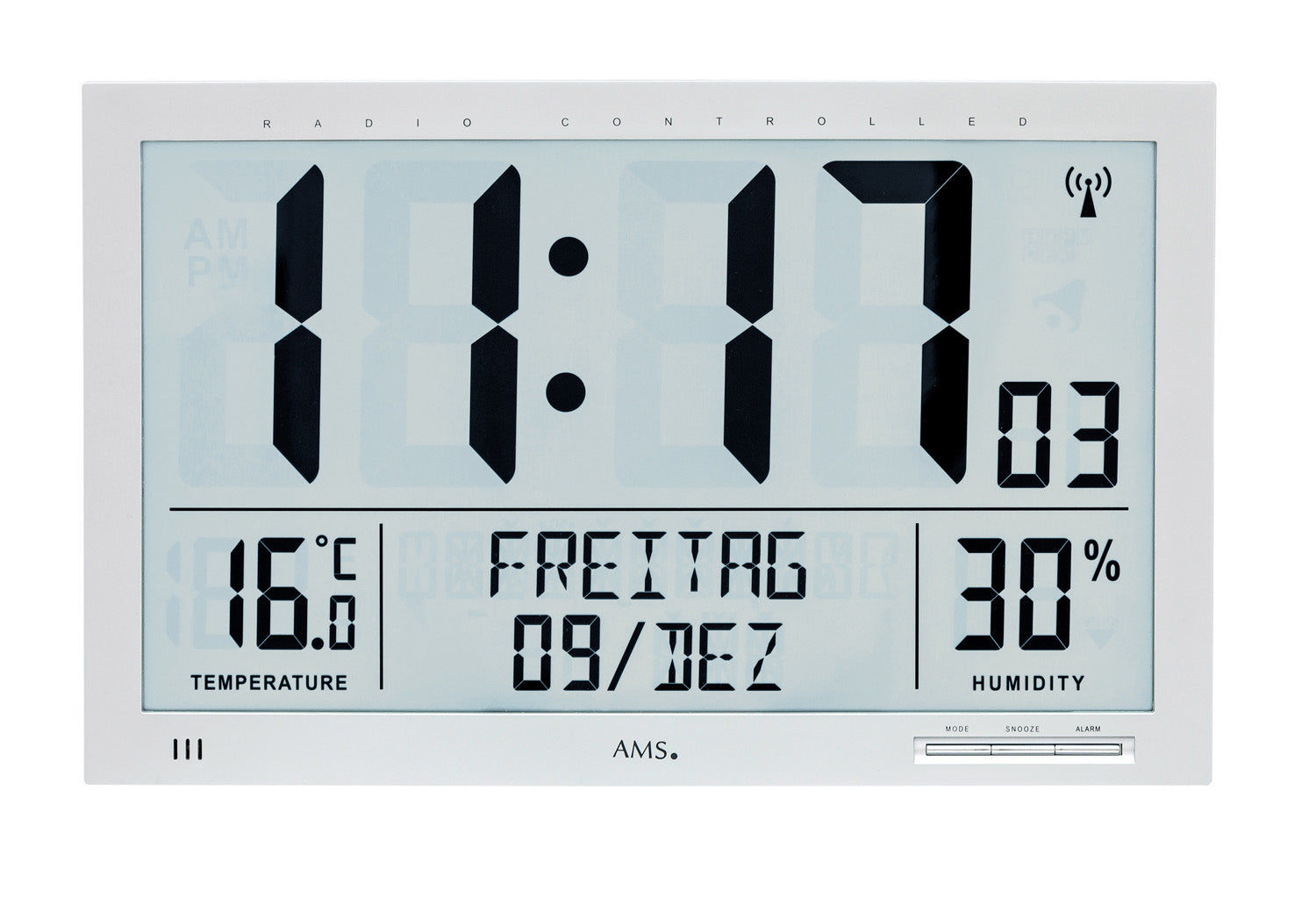 Silverfärgad trådlös väggklocka med digital display, stora siffror, temperatur- och luftfuktighetsvisning, AMS.