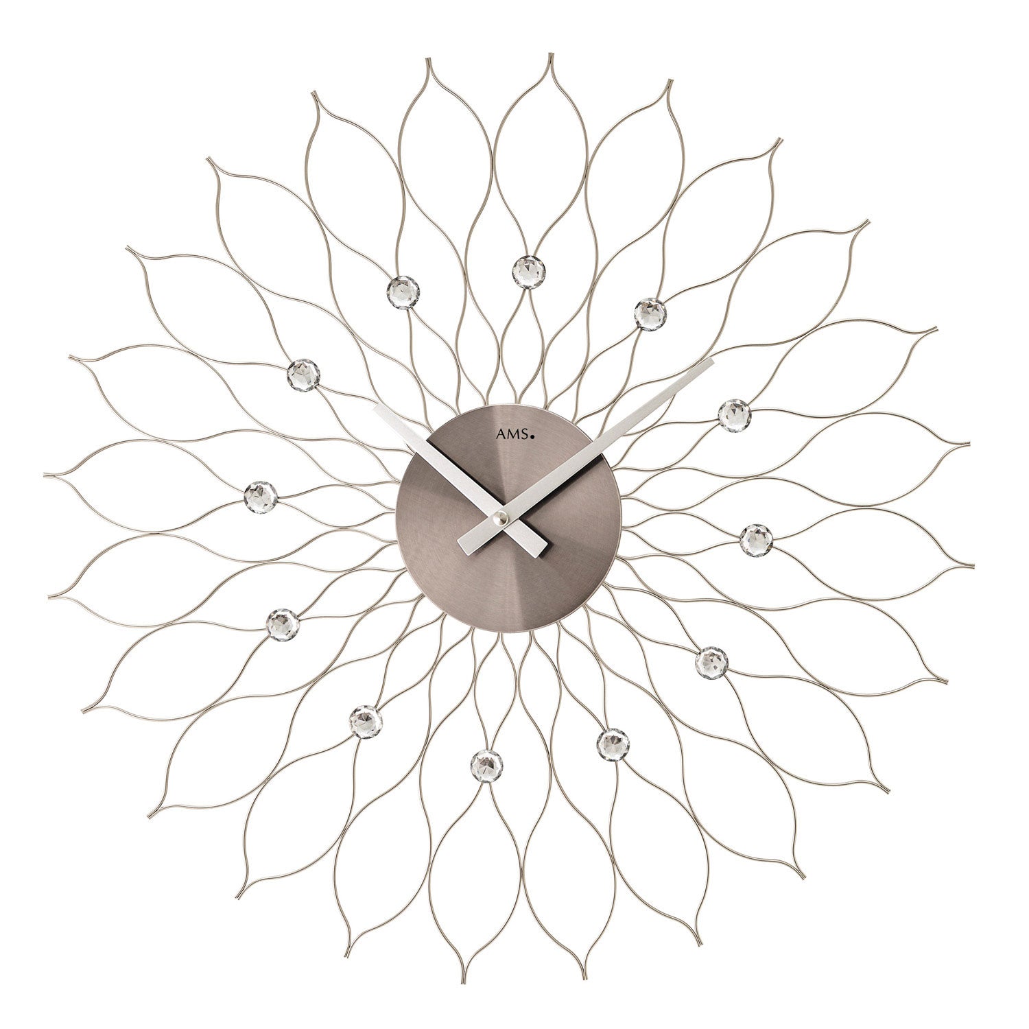 Väggklocka med blommotiv, silverfärgad metallram och grå urtavla med visare