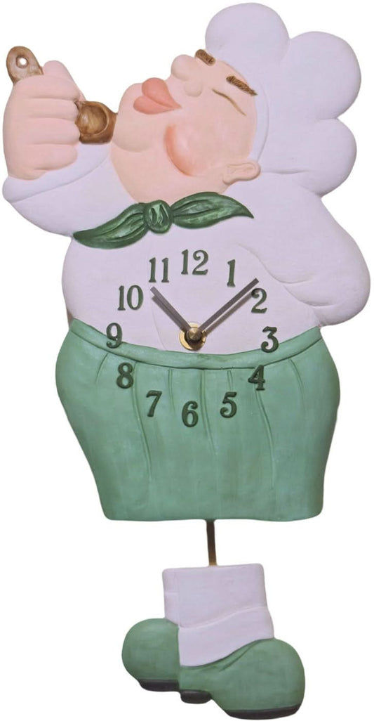 Handmålad väggklocka i keramik som figurmotiv med gröna byxor och sifferkrans