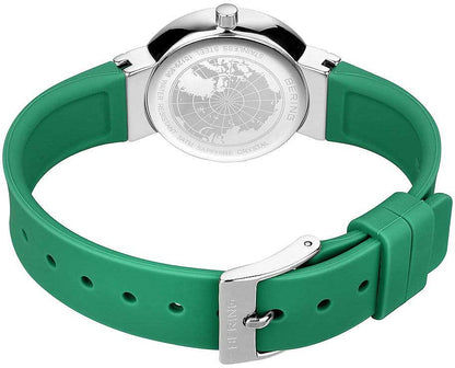 Damklocka med grönt armband, spänne och synliga justeringshål