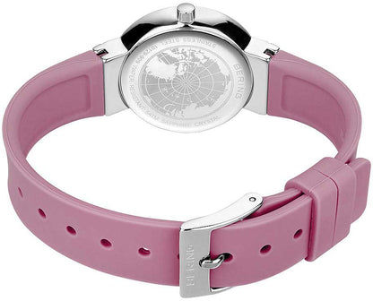 Damklocka sedd bakifrån med rosa armband, stiftspänne och perforerade segment