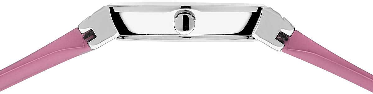"Damklocka sidovy: silverfärgat hölje och rosa armband med bandstift"