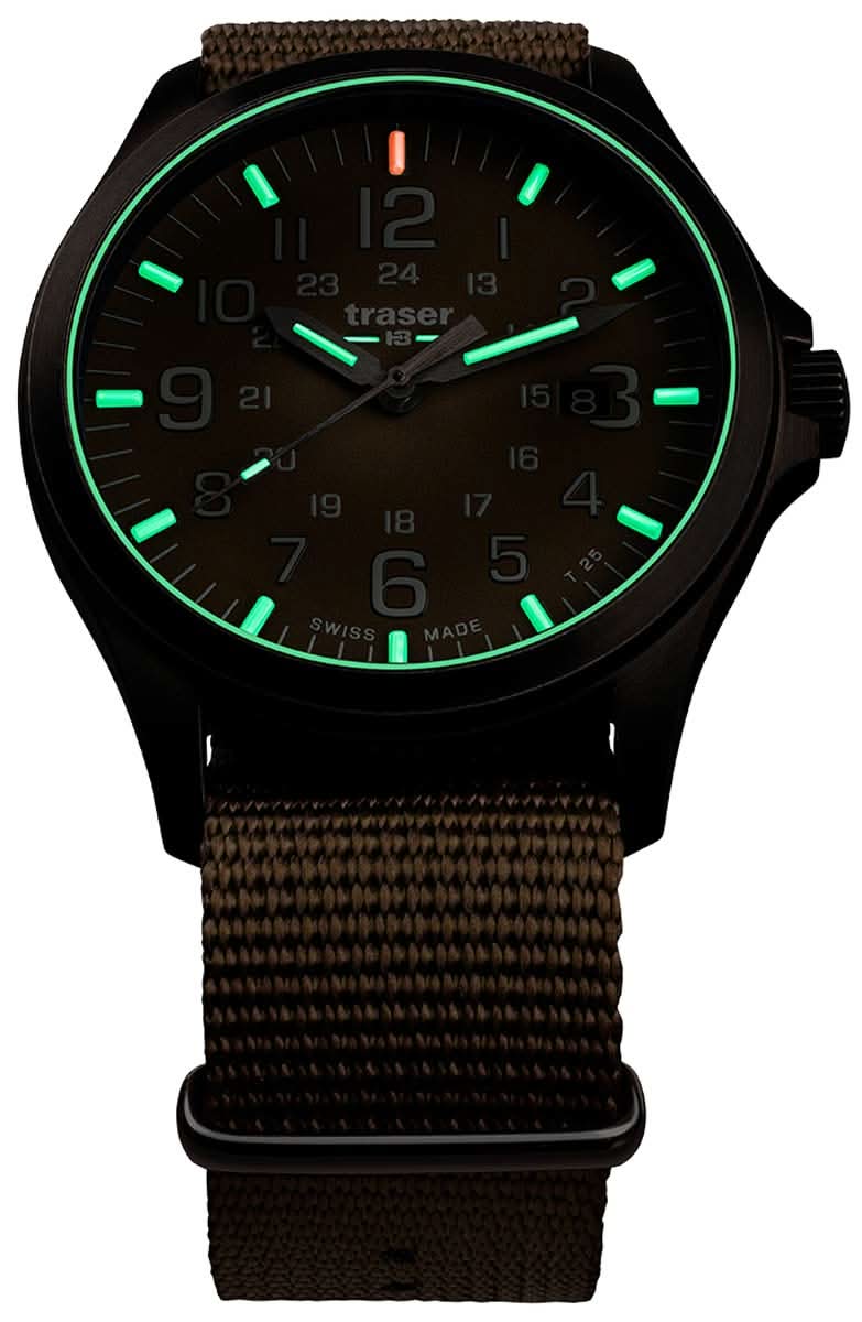 Armbandsur med brunt tygarmband och mörk urtavla med gröna lysande index