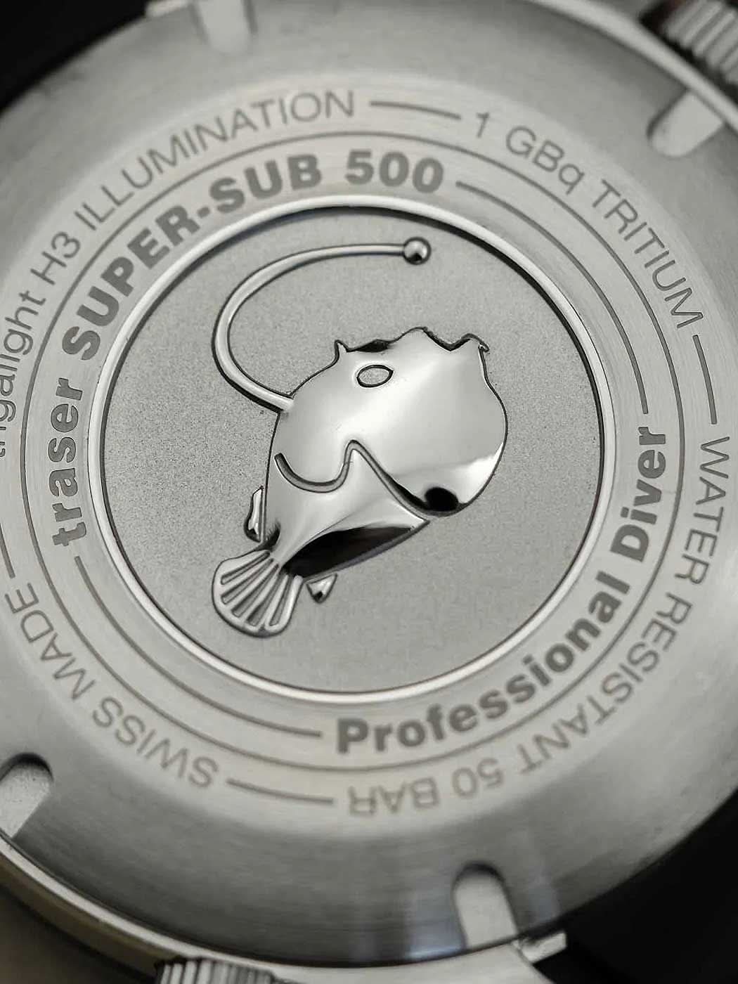 Kapsel med fiskgravyr och texten "Super-Sub 500"