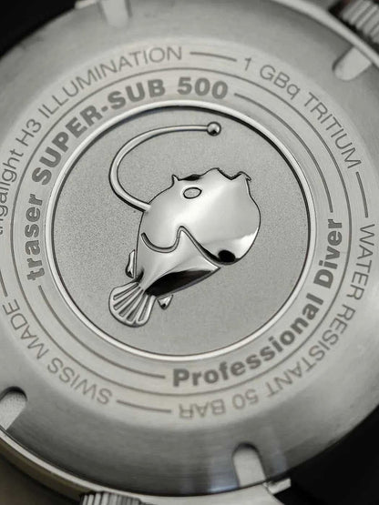 Kapsel med fiskgravyr och texten "Super-Sub 500"