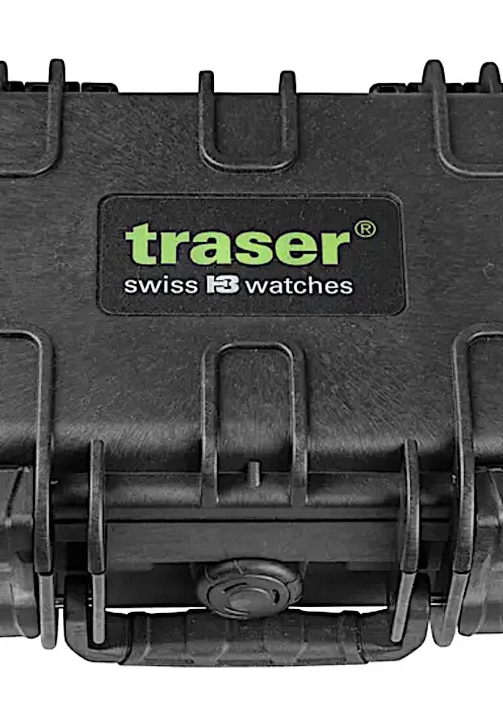 Klockfodraldetalj med gravyr av traser swiss watches på baksidan