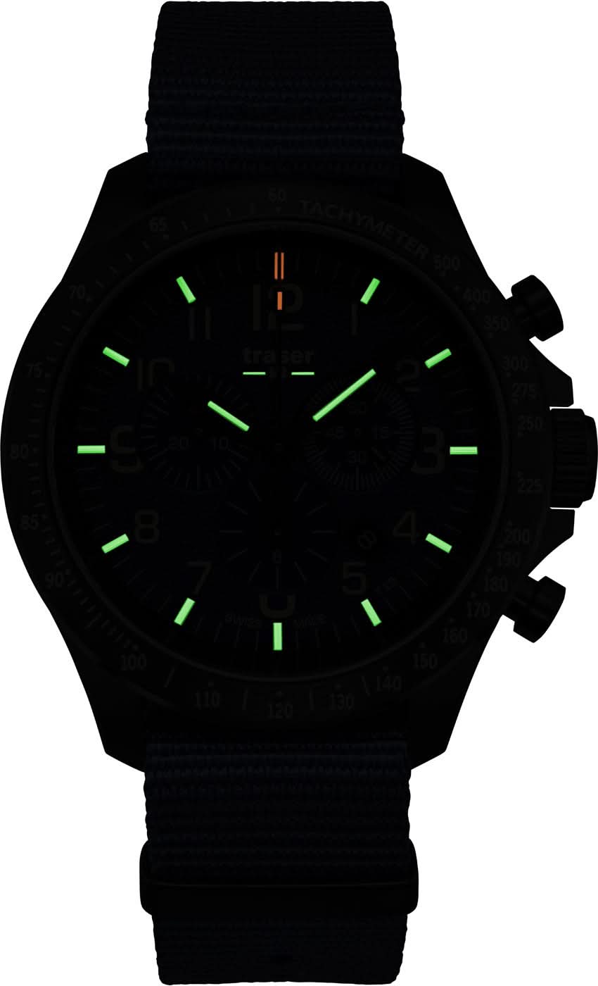 Traser P67 Officer Pro klocka: självlysande gröna visare, svart finish, svart armband